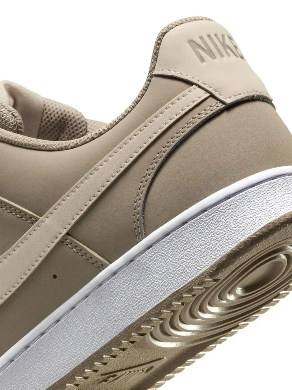 Nike Men's Low-Top Sneaker in Taupe and Cream